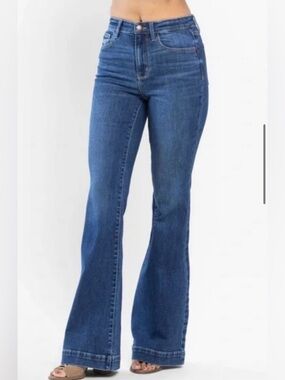 Judy Blue The Becca Flare Jeans in Medium Blue Size 18